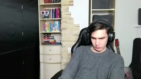 Snapshot of _crise_next_door_ chatting on October 30, 5:02 pm _crise_next_door_ online show from October 30, 5:02 pm