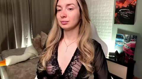 _crystal_moon_1 online show from April 15, 5:49 pm