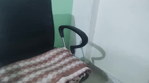 _dreamgirl_0 online show from February 25, 9:51 pm