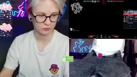 chloue and Gretta online show from December 4, 7:35 pm