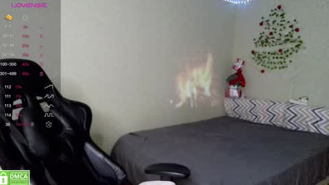 chloue and Gretta online show from December 27, 6:03 am