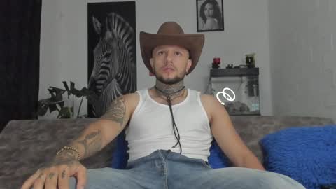 Snapshot of _emilio_escobar chatting on February 8, 10:29 am Emilio online show from February 8, 10:29 am
