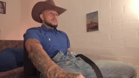 Snapshot of _emilio_escobar chatting on September 24, 9:49 am Emilio online show from September 24, 9:49 am