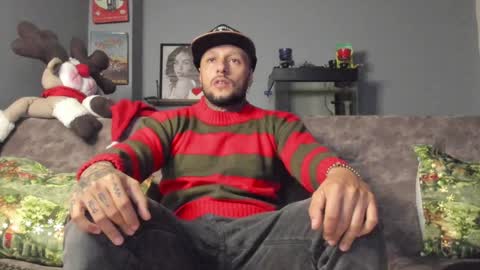 Snapshot of _emilio_escobar chatting on December 24, 10:33 am Emilio online show from December 24, 10:33 am