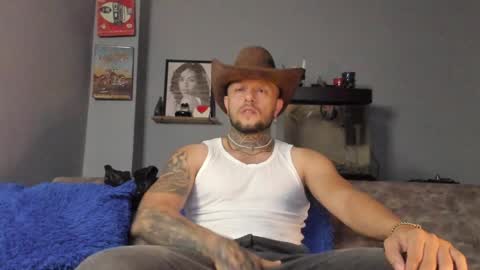 Snapshot of _emilio_escobar chatting on January 25, 10:29 am Emilio online show from January 25, 10:29 am