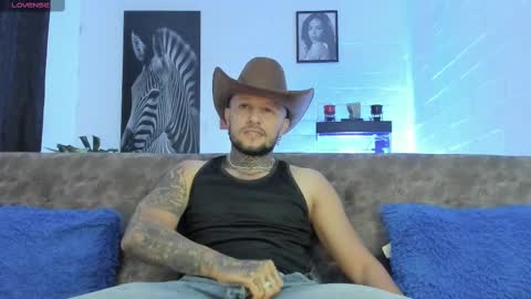 Snapshot of _emilio_escobar chatting on February 14, 10:17 am Emilio online show from February 14, 10:17 am