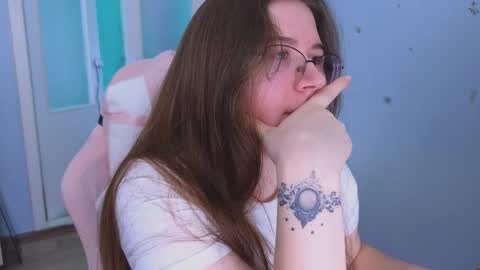 Snapshot of _enni__ chatting on March 2, 12:54 pm Sam online show from March 2, 12:54 pm