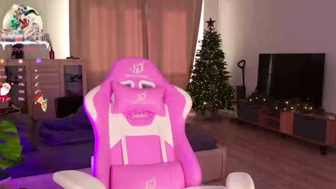 Snapshot of _enternity_ chatting on December 15, 6:29 am Mia online show from December 15, 6:29 am