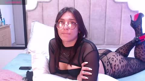 Snapshot of _ericavanderhill_ chatting on February 25, 10:31 pm Erica Vanderhill online show from February 25, 10:31 pm