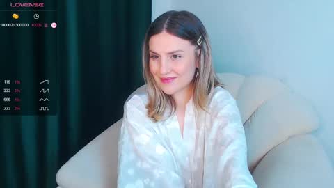 _esmeraldiyaa_ online show from January 6, 10:36 pm