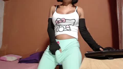 Snapshot of _gabriela_saenz_ chatting on September 29, 2:05 pm _gabriela_saenz_ online show from September 29, 2:05 pm