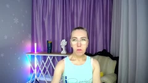 Snapshot of _greybunny_ chatting on September 13, 10:39 am _greybunny_ online show from September 13, 10:39 am