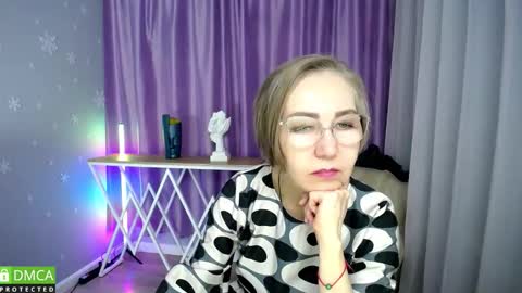 Snapshot of _greybunny_ chatting on October 12, 10:30 am _greybunny_ online show from October 12, 10:30 am