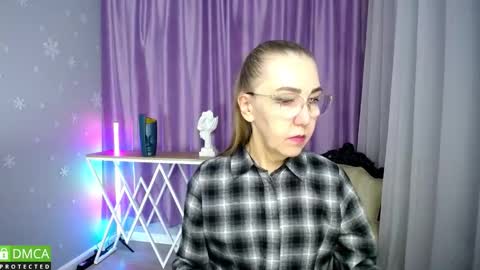 Snapshot of _greybunny_ chatting on September 27, 11:30 am _greybunny_ online show from September 27, 11:30 am
