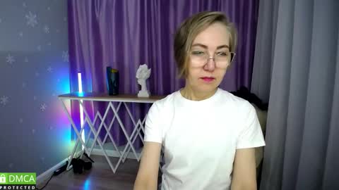 Snapshot of _greybunny_ chatting on October 17, 7:23 am _greybunny_ online show from October 17, 7:23 am