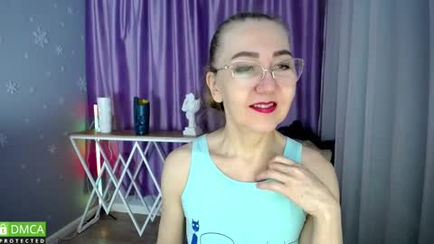 Snapshot of _greybunny_ chatting on February 15, 8:33 am _greybunny_ online show from February 15, 8:33 am