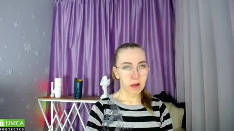 Snapshot of _greybunny_ chatting on February 22, 9:01 am _greybunny_ online show from February 22, 9:01 am