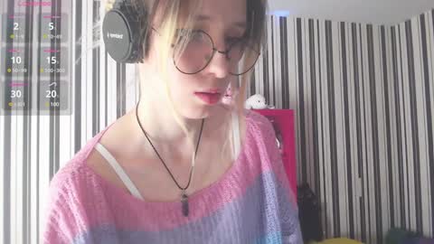 Snapshot of _hanna_moon_ chatting on December 19, 8:24 am Hannaolotl online show from December 19, 8:24 am