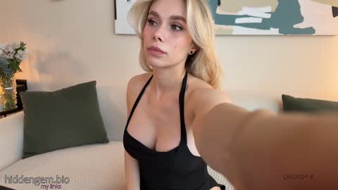 Laura online show from October 30, 1:12 pm