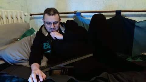 Manuel online show from December 28, 9:30 pm