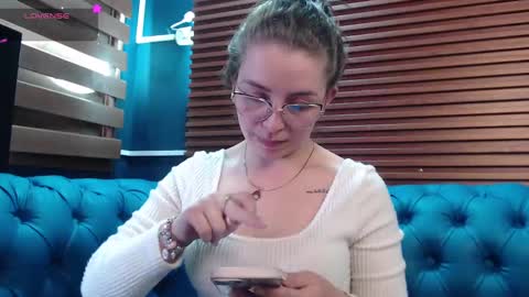 Isa online show from February 18, 2:27 pm