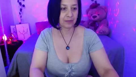 Snapshot of _isis74_ chatting on October 2, 5:12 pm Camila online show from October 2, 5:12 pm