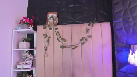 Mia online show from January 10, 4:01 pm