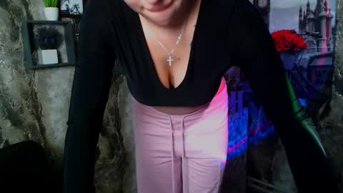 Jolia online show from October 4, 5:00 pm