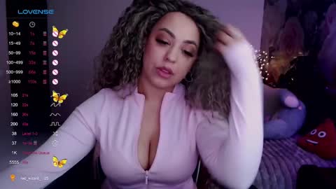 Snapshot of _just_a_queen_3 chatting on February 12, 5:58 pm _just_a_queen_3 online show from February 12, 5:58 pm