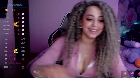 Snapshot of _just_a_queen_3 chatting on January 13, 7:53 pm _just_a_queen_3 online show from January 13, 7:53 pm