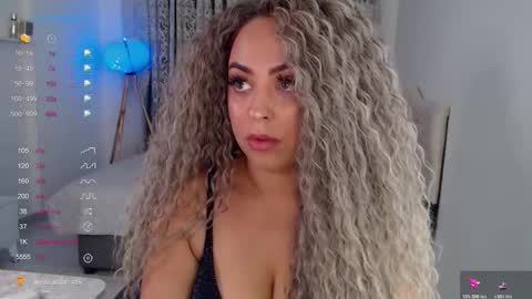 Snapshot of _just_a_queen_3 chatting on October 21, 5:16 pm _just_a_queen_3 online show from October 21, 5:16 pm