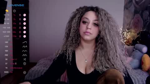 Snapshot of _just_a_queen_3 chatting on March 12, 7:46 am _just_a_queen_3 online show from March 12, 7:46 am