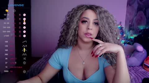 Snapshot of _just_a_queen_3 chatting on February 2, 5:37 pm _just_a_queen_3 online show from February 2, 5:37 pm