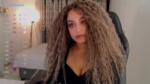 Snapshot of _just_a_queen_3 chatting on October 5, 3:19 pm _just_a_queen_3 online show from October 5, 3:19 pm