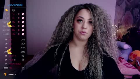 Snapshot of _just_a_queen_3 chatting on February 14, 9:45 am _just_a_queen_3 online show from February 14, 9:45 am