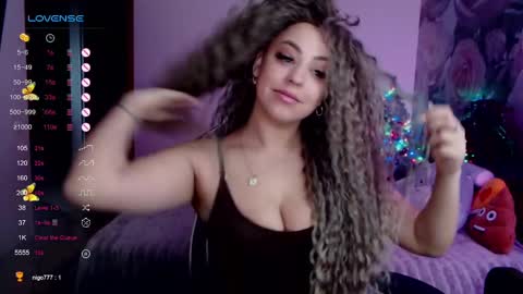 Snapshot of _just_a_queen_3 chatting on January 16, 8:11 am _just_a_queen_3 online show from January 16, 8:11 am