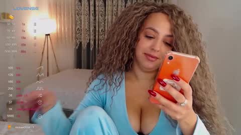 Snapshot of _just_a_queen_3 chatting on October 1, 9:41 am _just_a_queen_3 online show from October 1, 9:41 am