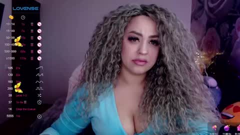 Snapshot of _just_a_queen_3 chatting on March 4, 5:34 pm _just_a_queen_3 online show from March 4, 5:34 pm