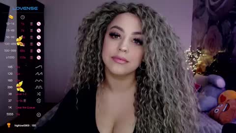 Snapshot of _just_a_queen_3 chatting on March 5, 6:12 pm _just_a_queen_3 online show from March 5, 6:12 pm