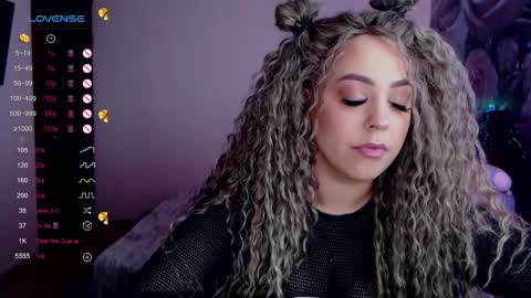 Snapshot of _just_a_queen_3 chatting on January 22, 6:20 pm _just_a_queen_3 online show from January 22, 6:20 pm