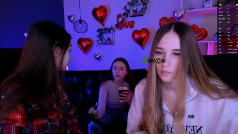 _kellykitten_ online show from March 9, 9:47 am