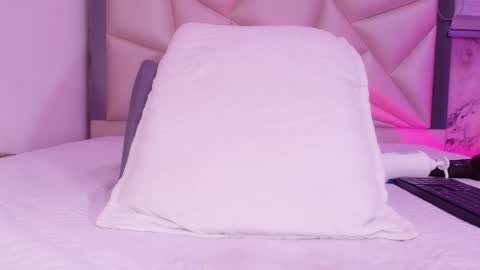 Kendall online show from April 12, 7:45 am