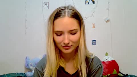Snapshot of _kikiclark_ chatting on September 18, 8:35 pm _kikiclark_ online show from September 18, 8:35 pm