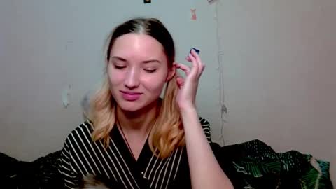 Snapshot of _kikiclark_ chatting on October 15, 8:53 pm _kikiclark_ online show from October 15, 8:53 pm