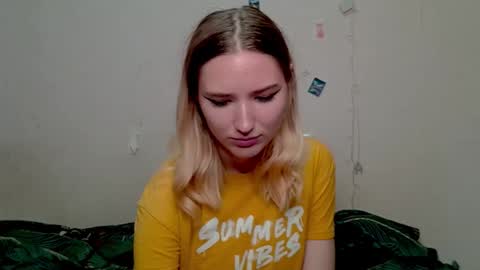 Snapshot of _kikiclark_ chatting on October 17, 9:19 pm _kikiclark_ online show from October 17, 9:19 pm