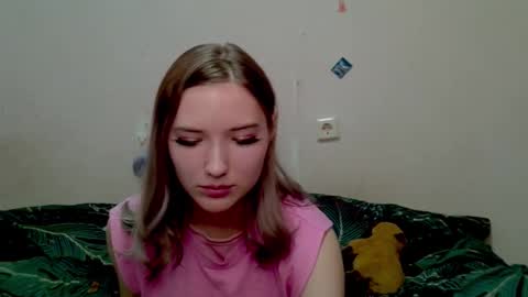 Snapshot of _kikiclark_ chatting on October 19, 2:11 pm _kikiclark_ online show from October 19, 2:11 pm