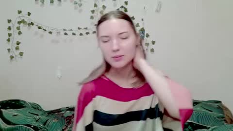 _kikiclark_ online show from December 3, 11:44 am