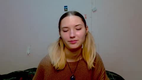 Snapshot of _kikiclark_ chatting on October 8, 8:26 pm _kikiclark_ online show from October 8, 8:26 pm