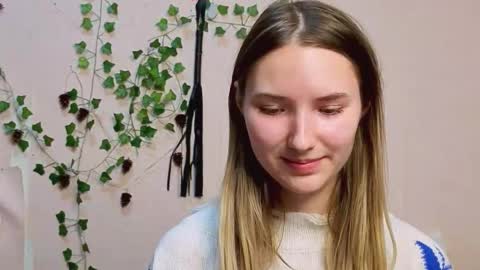 _kikiclark_ online show from February 22, 9:06 pm