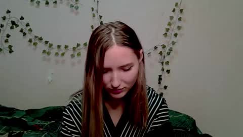 _kikiclark_ online show from November 5, 6:32 pm